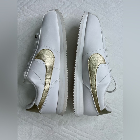 25: Nike: Cortez Basic SL (GS) Size: 6.5Y - Picture 6 of 8